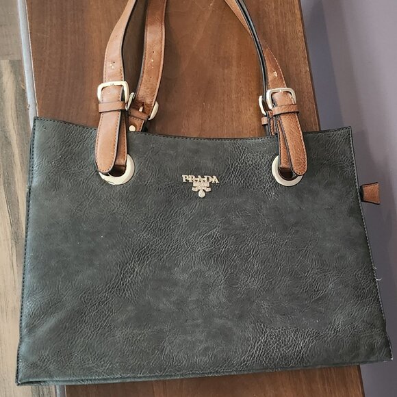 ✨ Vintage Prada-Inspired Accordion Bag – 16" x 11" ✨ - Picture 1 of 4